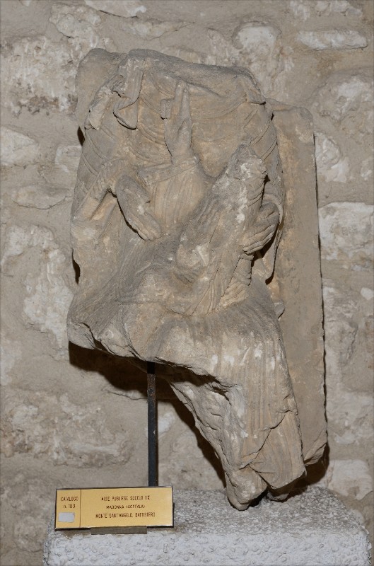 Ambito pugliese sec. IX, Statua della Madonna con Gesù Bambino
