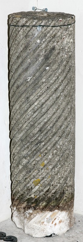 Maestranze toscane secc. XI-XIII, Colonna con incisioni a spirale