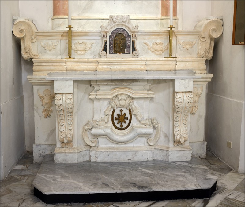 Marmoraio campano sec. XVII, Altare laterale marmorizzato
