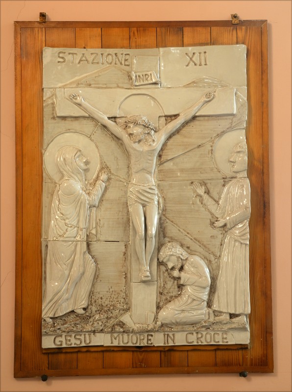 Ambito italiano (1976), Formella di Gesù morto in croce