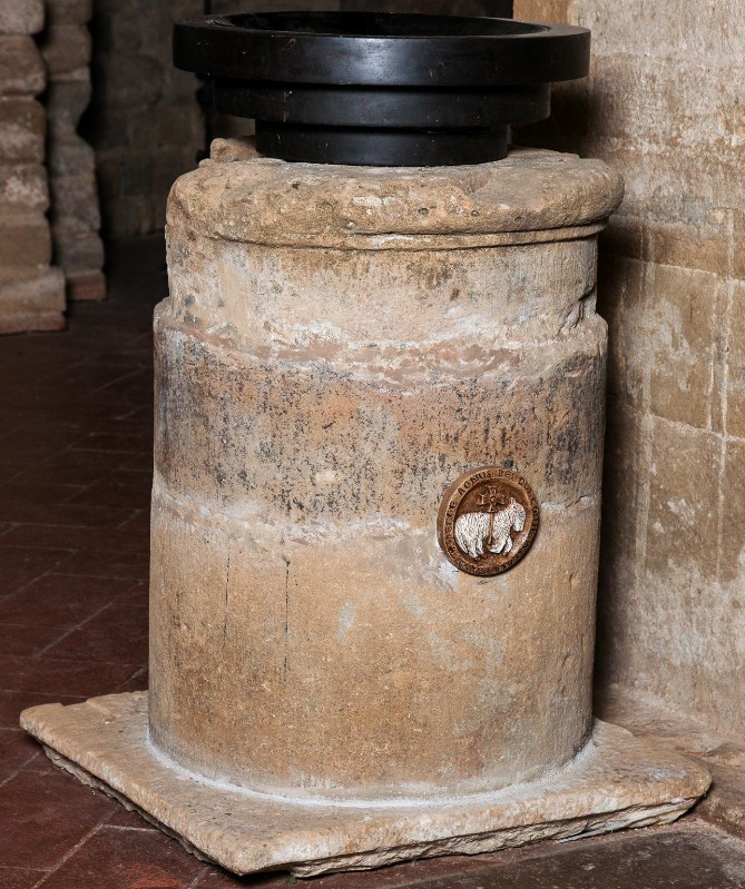 Ambito toscano secc. VI -XX, Fonte battesimale con parti dell'antico battistero