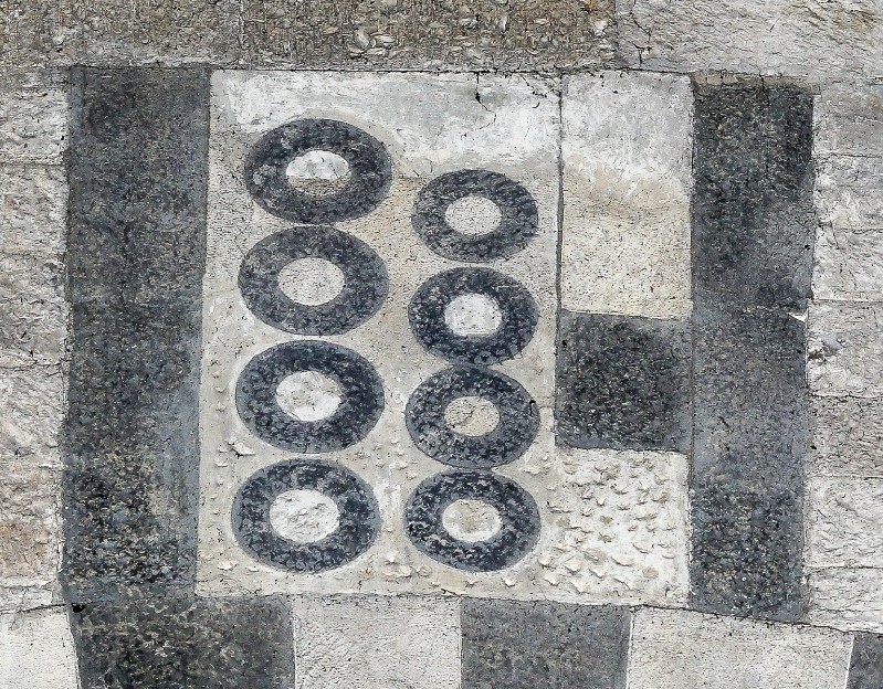 Maestranze toscane sec. XII, Tarsia con cerchi