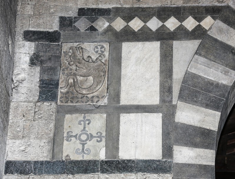 Maestranze toscane sec. XII, Tarsia con losanghe e croce