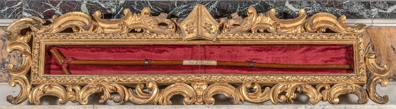 Bottega toscana sec. XVIII, Reliquiario a urna dorato con volute