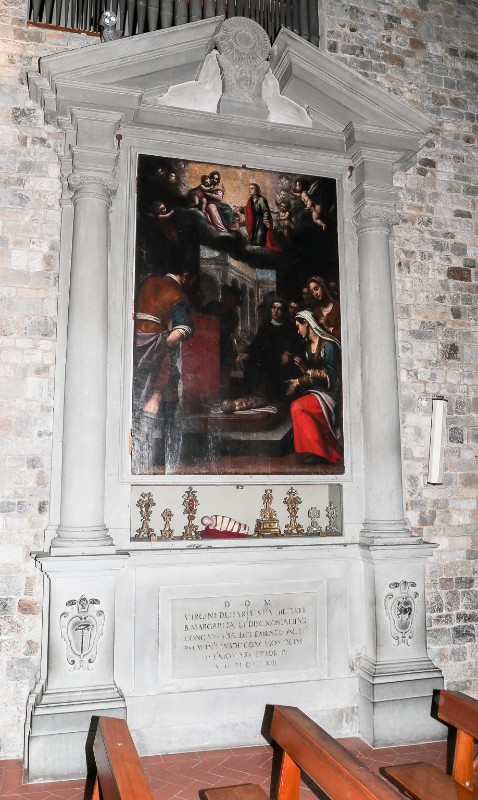 Bottega fiorentina (1623), Altare laterale in pietra serena scolpita