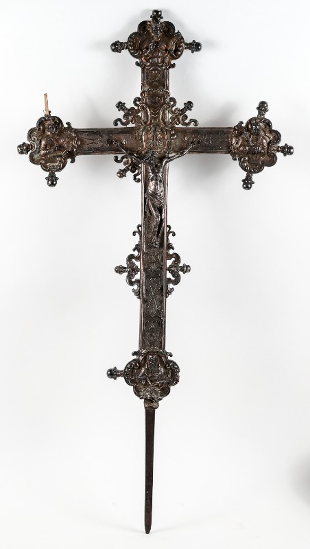 Bottega fiorentina (1650), Croce astile in argento sbalzato e cesellato
