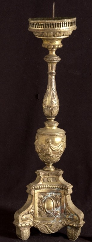 Ambito italiano sec. XIX, Candeliere da altare con nodo a urna 9/10