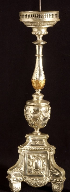 Ambito italiano sec. XIX, Candeliere da altare con nodo a urna cm 84 1/6