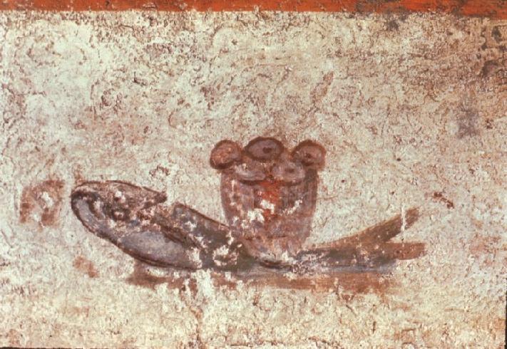  Pesce e pane eucaristico, particolare di pittura su parete, inizio del III secolo, Catacombe di San Callisto, cripta di Lucina, Roma