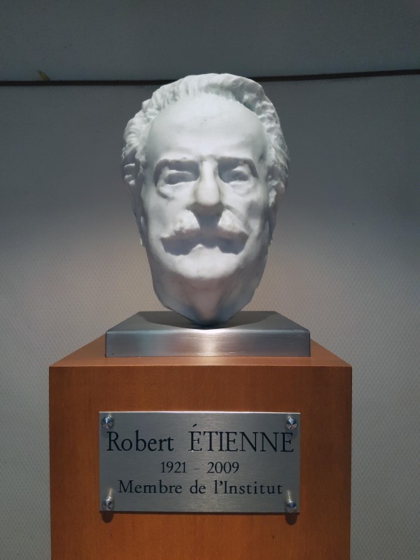Robert Étienne