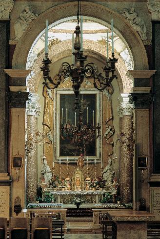 La Cappella del Santissimo Sacramento con la custodia eucaristica 