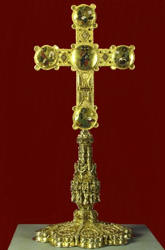 La Stauroteca, un reliquario della Santa Croce, dono di Federico II per la consacrazione della cattedrale