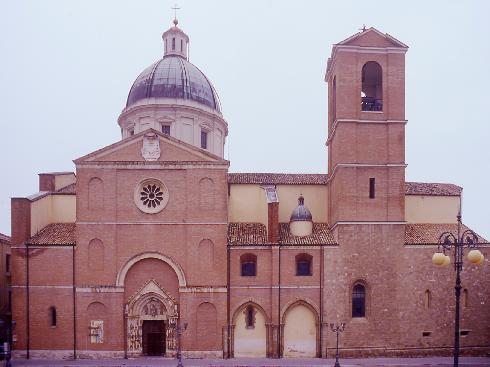 La facciata  principale  della Chiesa di San Tommaso ad Ortona.