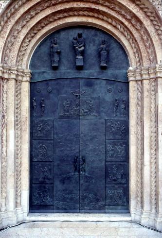 Porta in bronzo della Cattedrale di I. Fioravanti, 2001