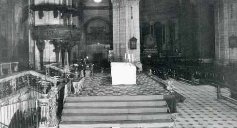 Foto d'epoca della sistemazione presbiteriale
