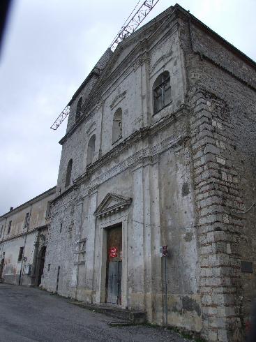 Veduta angolare della facciata della Chiesa di San Giorgio e San Gianuario a Marsico Nuovo