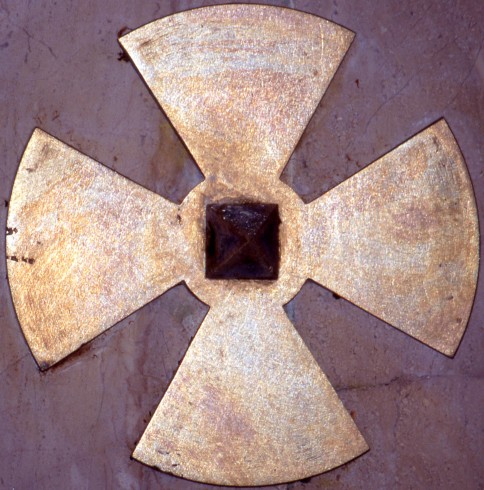 Ambito italiano sec. XX, Croce della consacrazione in metallo