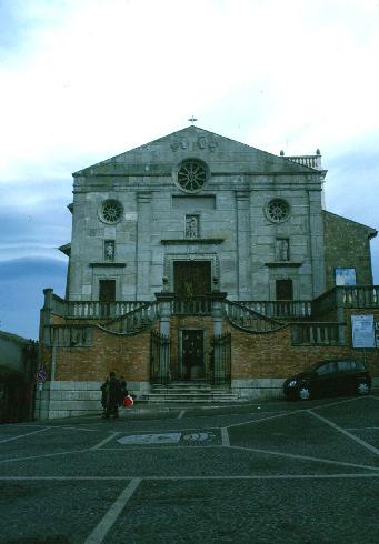 La facciata principale della cattedrale di Santa Maria Assunta ad Ariano 
