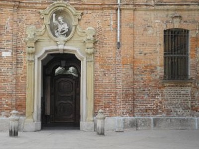 piazza Carrobiolo - dettaglio ingresso del convento