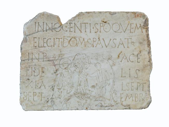  Lapide conservata nel Museo Nazionale Paleocristiano di Aquileia, con la raffigurazione del battesimo tra due alberi