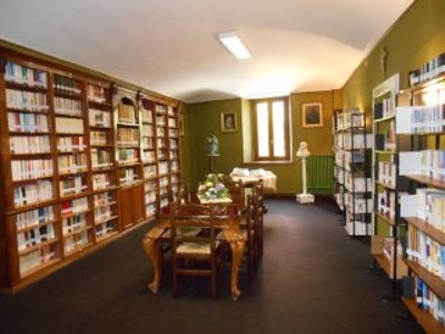Biblioteca Istituto Suore Francescane Missionarie, sala consultazione biblioteca e archivio