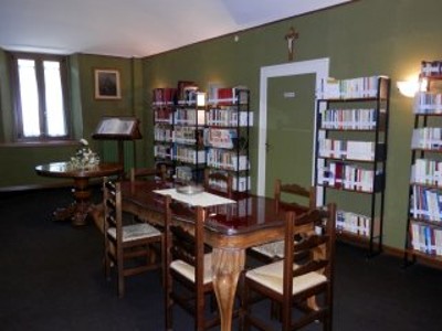 Sala consultazione Biblioteca e Archivio Storico Istituto Suore Francescane Missionarie di Susa