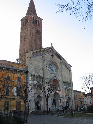 La facciata della cattedrale di Santa Maria Assunta  a Piacenza
