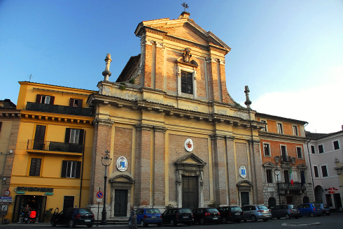 La facciata principale della cattedrale di Santa Maria Assunta