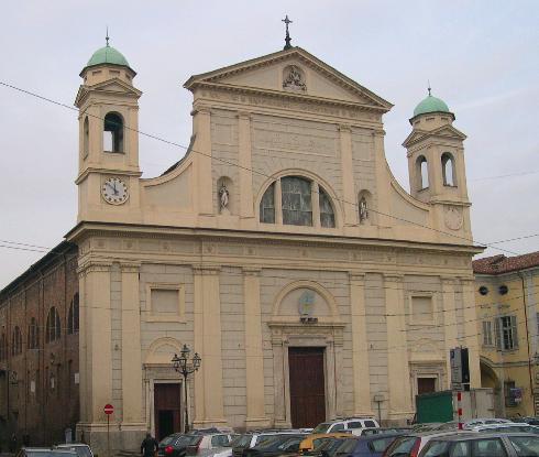 La facciata della cattedrale della  Beata Vergine Assunta e San Lorenzo a Tortona 