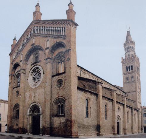 La facciata della cattedrale di Santa Maria Assunta a Crema 