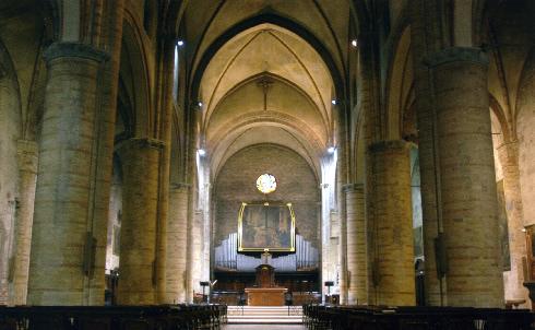 Veduta della navata principale verso l'altare