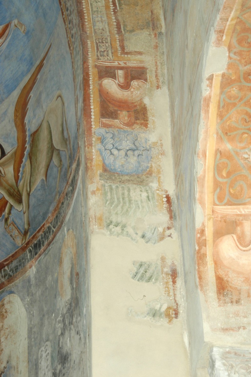 Scuola campano-cassinese sec. XI, Affresco con motivo decorativo a lesena