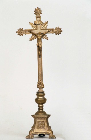 Ambito piemontese secc. XIX-XX, Croce da altare in bronzo dorato
