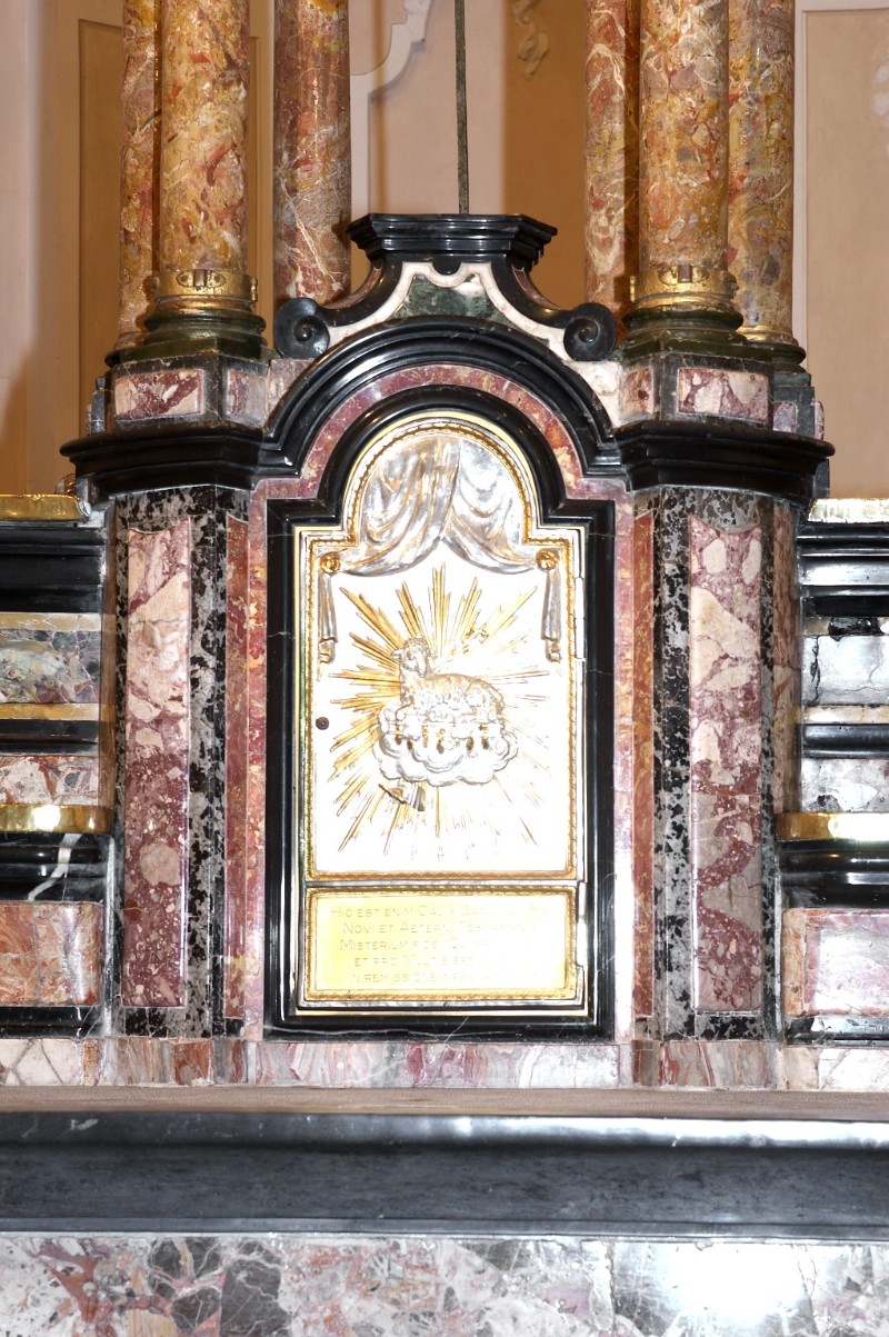 Ambito lombardo sec. XVIII, Tabernacolo dell'altare maggiore in marmi policromi