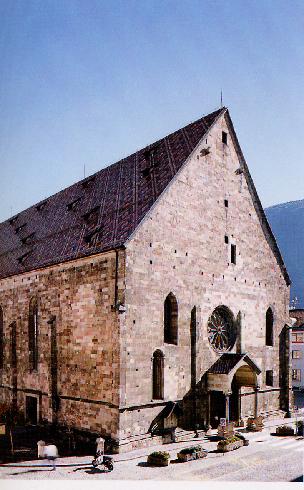 La facciata della cattedrale di Santa  Maria Assunta a Bolzano 