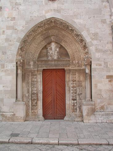 Il portale d’ingresso della cattedrale 
