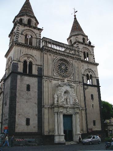 La facciata della cattedrale di Santissima Annunziata ad Acireale