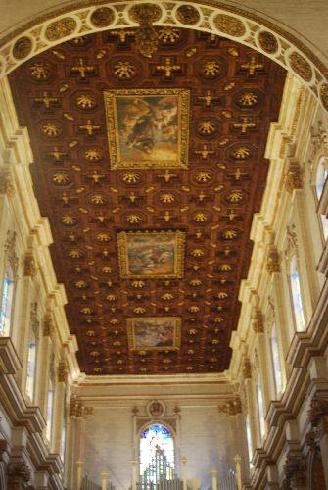 Il soffitto nella navata centrale 