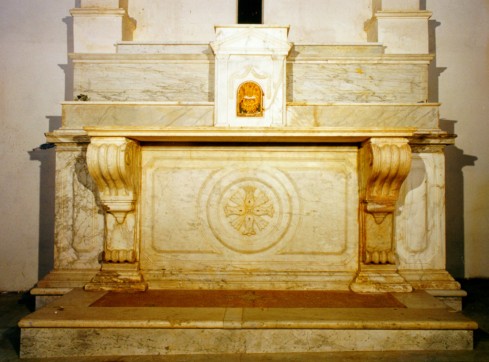 Maestranze dell'Italia meridionale secc. XVIII-XX, Altare del Crocifisso