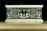 Bottega vicentina (1682), Altare al popolo con paliotto in scagliola incisa