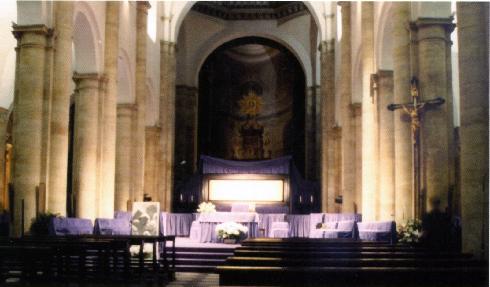 Allestimento provvisorio del presbiterio per l'Ostensione 1998 della Sindone, progetto dell'architetto M. Momo