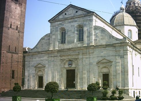  La facciata della cattedrale di San Giovanni Battista a Torino