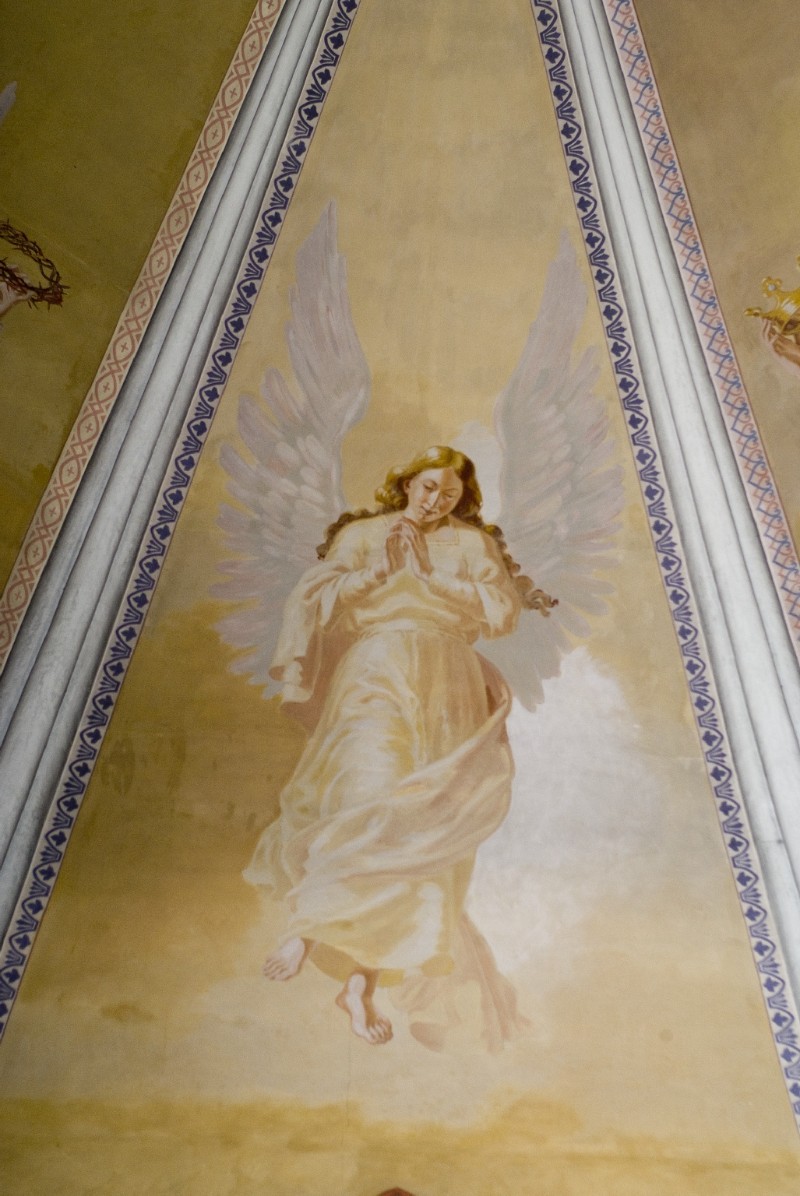 Melle G. sec. XX, Dipinto murale di angelo orante