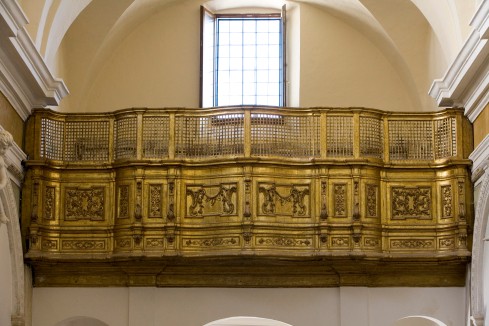 Bottega abruzzese sec. XVIII, Palco di matroneo in legno scolpito e dorato