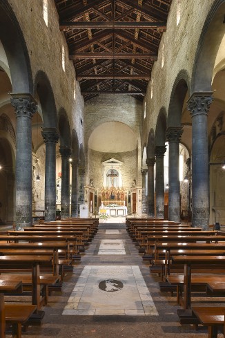 Navata centrale<br>Chiesa dei Santi Apostoli e Biagio - Firenze (FI)