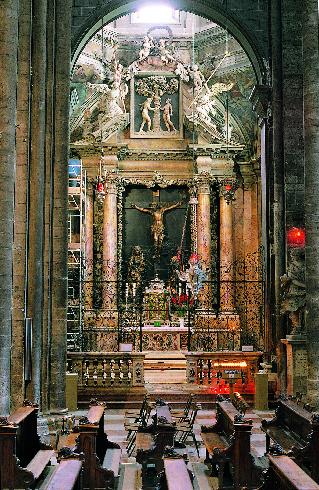 La Cappella del Crocefisso con la custodia eucaristica 