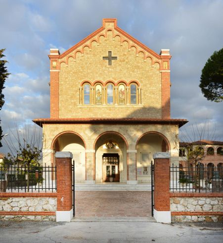 Polifora<br>Chiesa di Sant'Antonio da Padova - Pietrasanta (LU)
