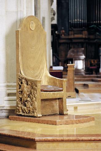 La cattedra episcopale dello scultore M. Rudelli