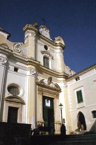 La facciata principale della Chiesa di Santa Maria Assunta a Caiazzo
