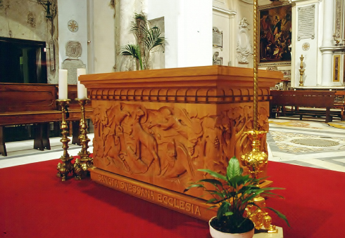 L'altare 